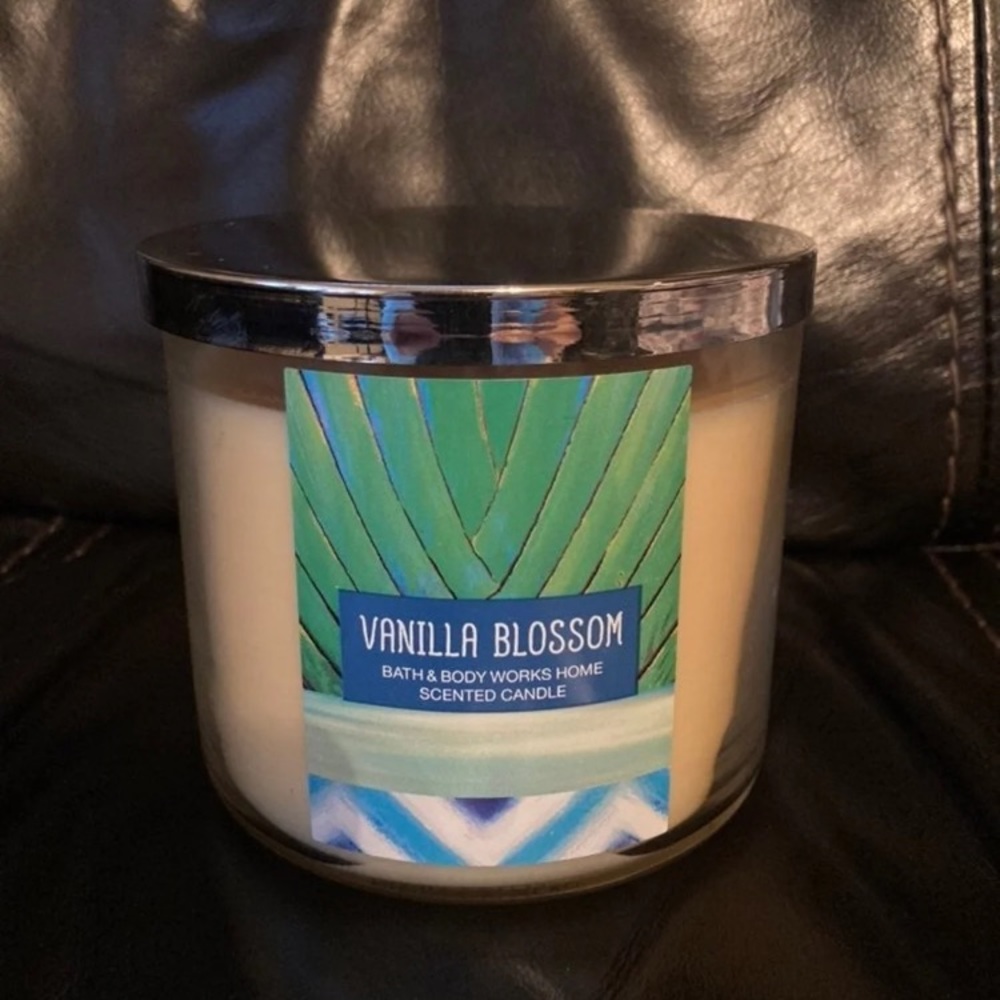 Bath & Body works Vanilla Blossom 3-wick candle